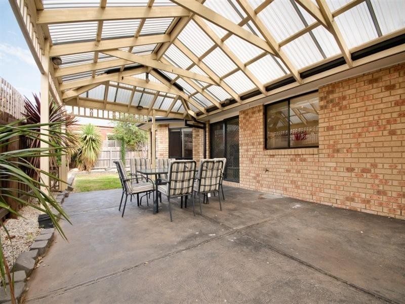4 Stead Street, Roxburgh Park VIC 3064