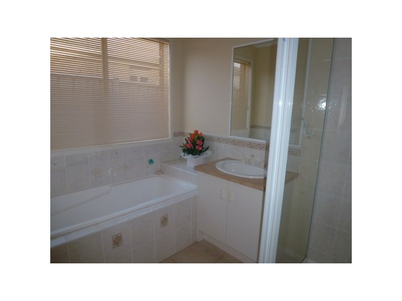 17 Castlebury Place, Craigieburn VIC 3064