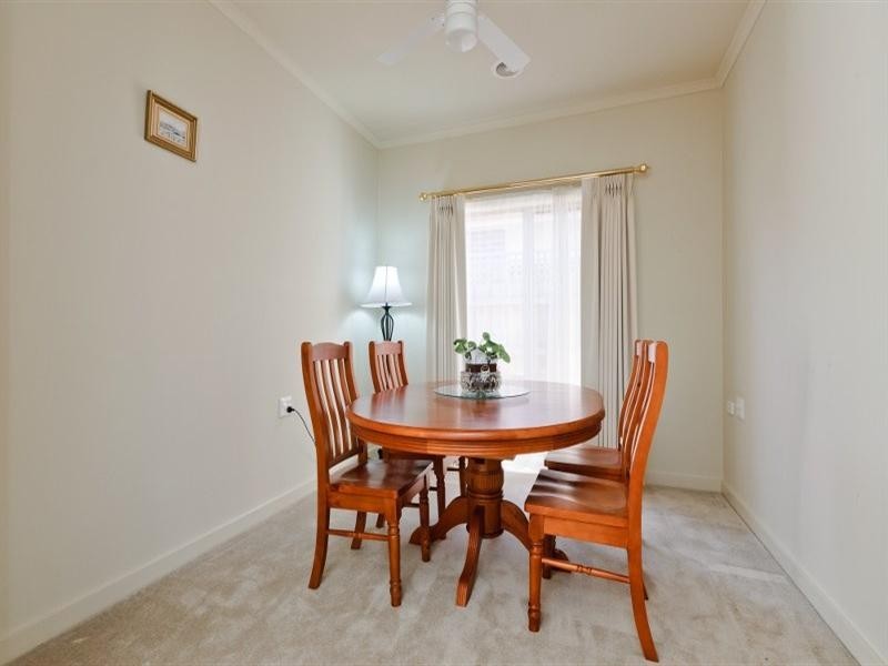4 Decarla Crescent, Roxburgh Park VIC 3064