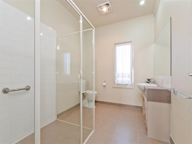 4 Decarla Crescent, Roxburgh Park VIC 3064