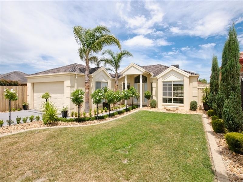 2 Bingin Place, Craigieburn VIC 3064