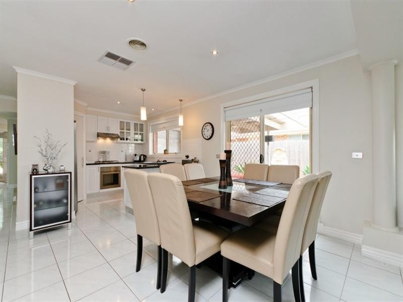 2 Bingin Place, Craigieburn VIC 3064