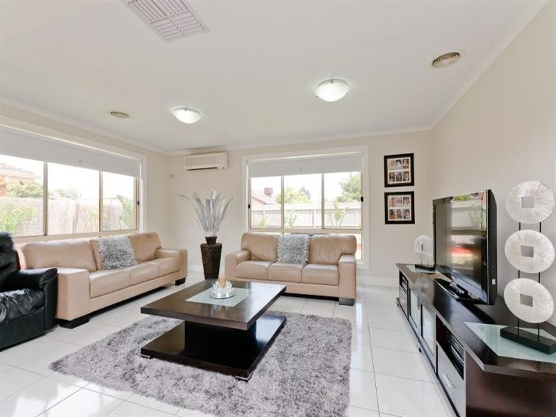 2 Bingin Place, Craigieburn VIC 3064