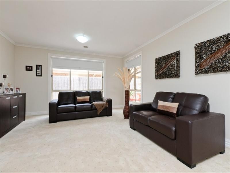 2 Bingin Place, Craigieburn VIC 3064