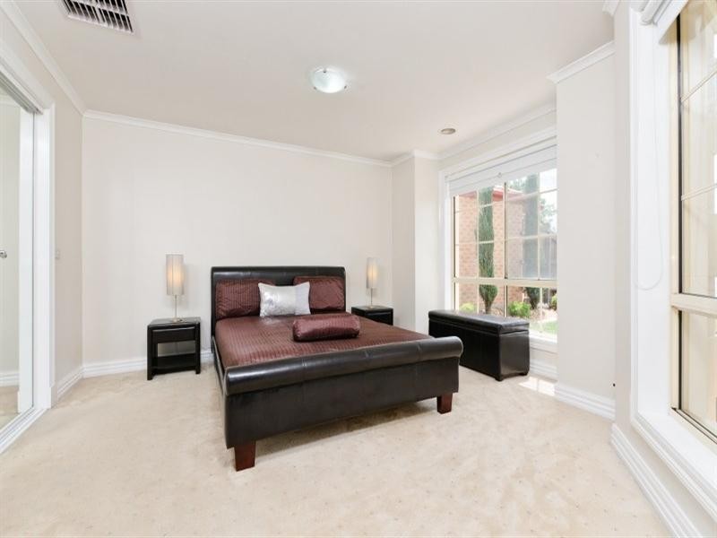 2 Bingin Place, Craigieburn VIC 3064