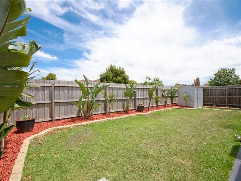 2 Bingin Place, Craigieburn VIC 3064