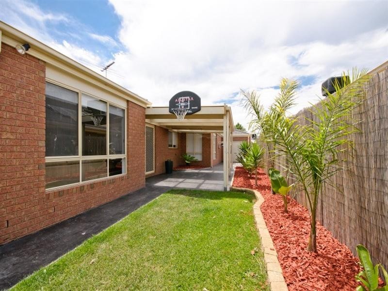 2 Bingin Place, Craigieburn VIC 3064