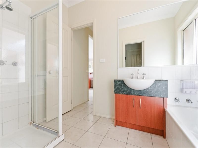 14 Long Island Circuit, Craigieburn VIC 3064