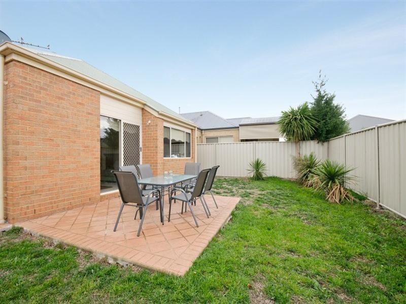 14 Long Island Circuit, Craigieburn VIC 3064