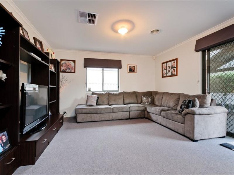 34 Long Island Circuit, Craigieburn VIC 3064