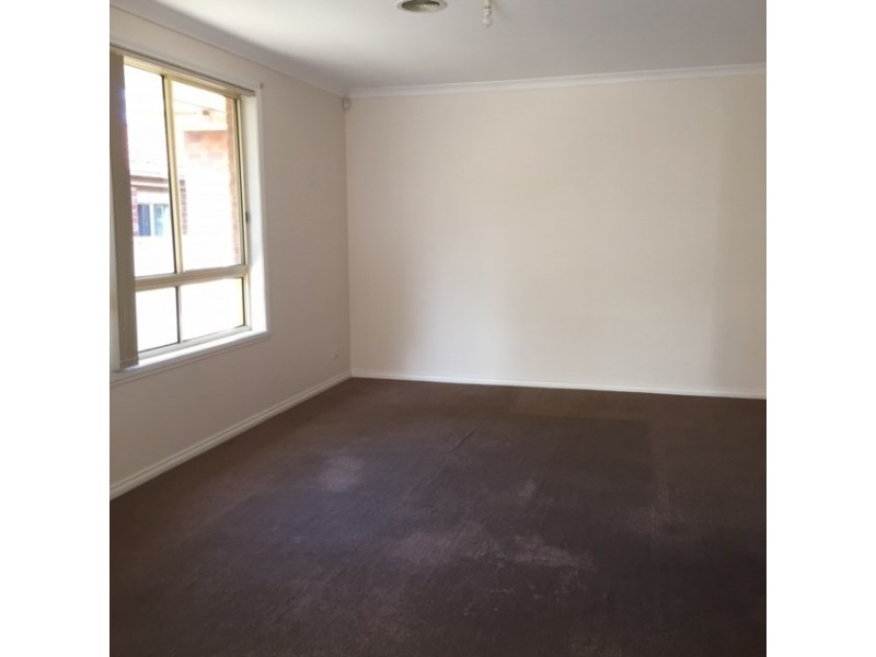 8 Woodlea Crescent, Craigieburn VIC 3064