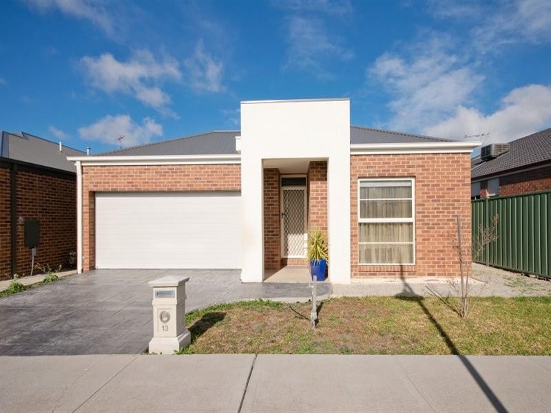 13 Basingstoke Retreat, Craigieburn VIC 3064