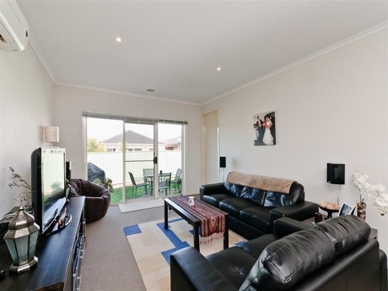13 Basingstoke Retreat, Craigieburn VIC 3064