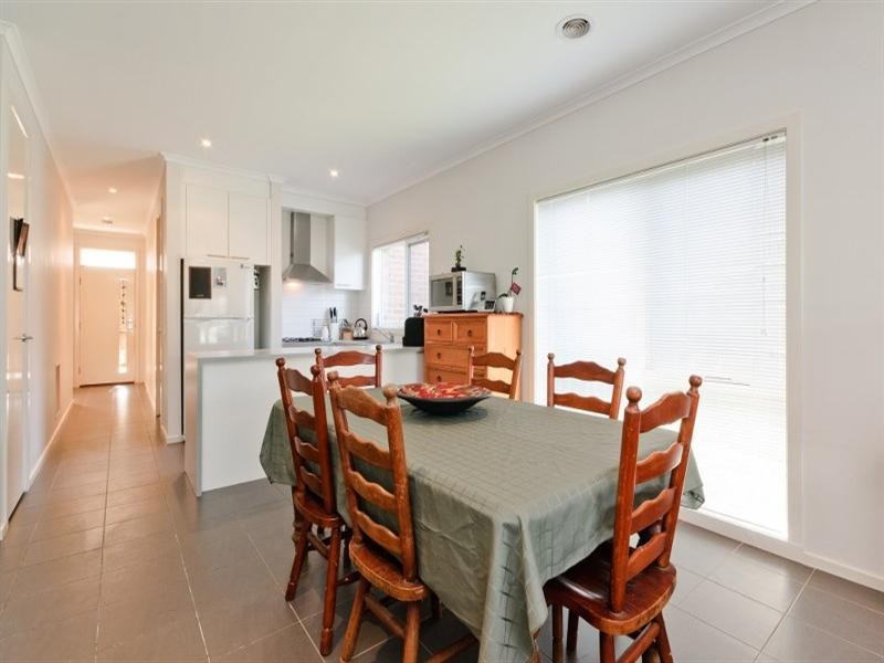 13 Basingstoke Retreat, Craigieburn VIC 3064