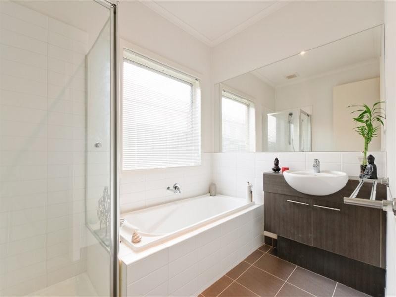 13 Basingstoke Retreat, Craigieburn VIC 3064