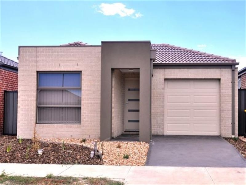 24 Black Wattle Road, Craigieburn VIC 3064