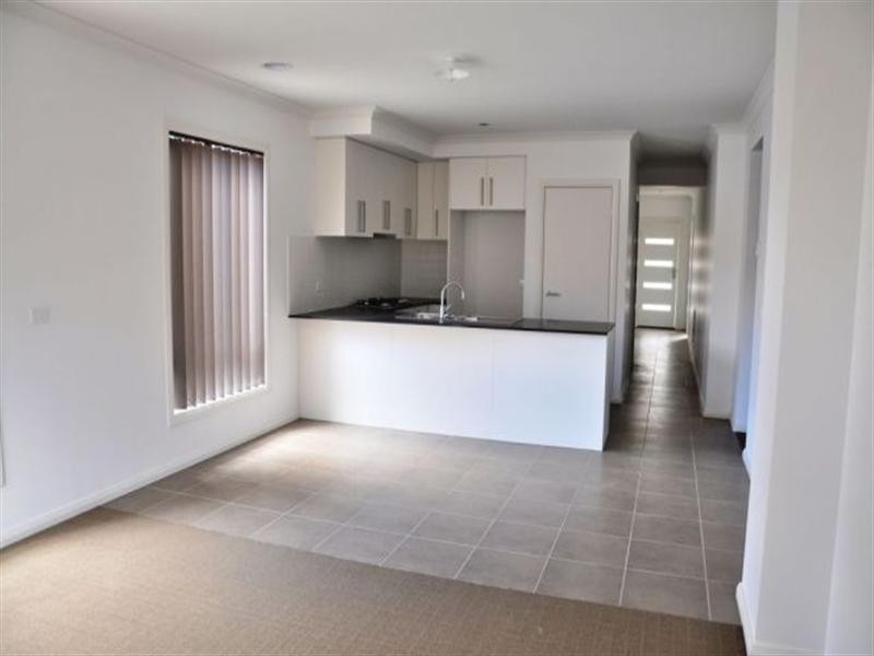 24 Black Wattle Road, Craigieburn VIC 3064