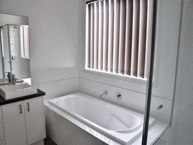 24 Black Wattle Road, Craigieburn VIC 3064