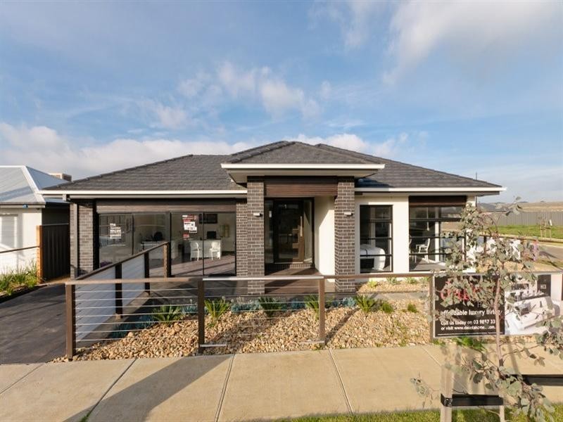 15 Cavalier Drive, Craigieburn VIC 3064