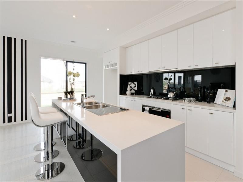 15 Cavalier Drive, Craigieburn VIC 3064