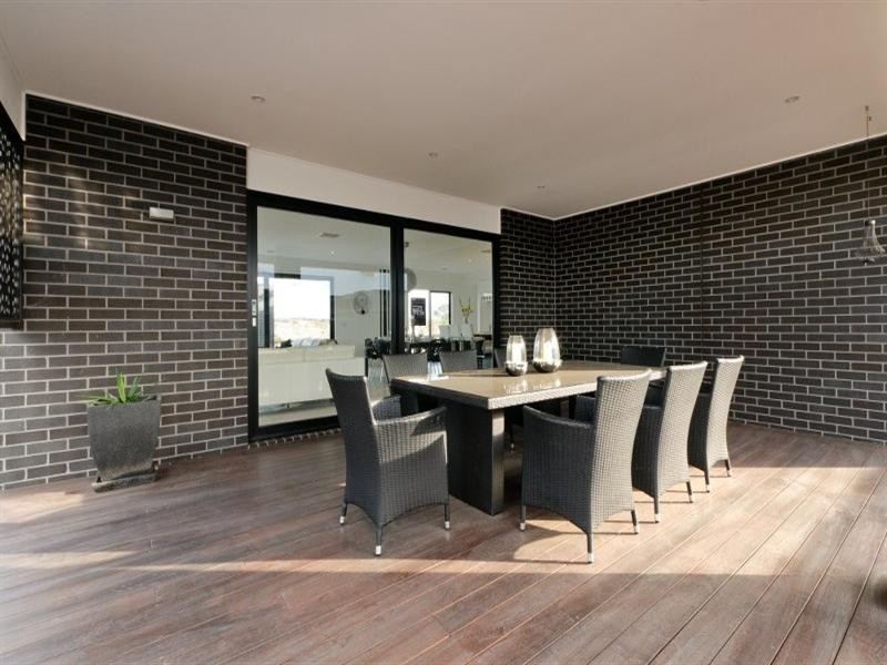 15 Cavalier Drive, Craigieburn VIC 3064