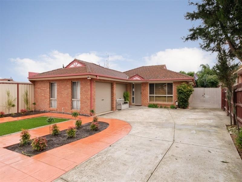 3 Sutherland Way, Roxburgh Park VIC 3064
