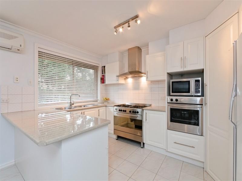 3 Sutherland Way, Roxburgh Park VIC 3064