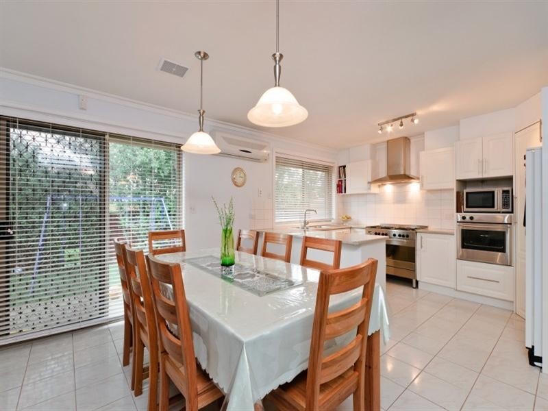 3 Sutherland Way, Roxburgh Park VIC 3064