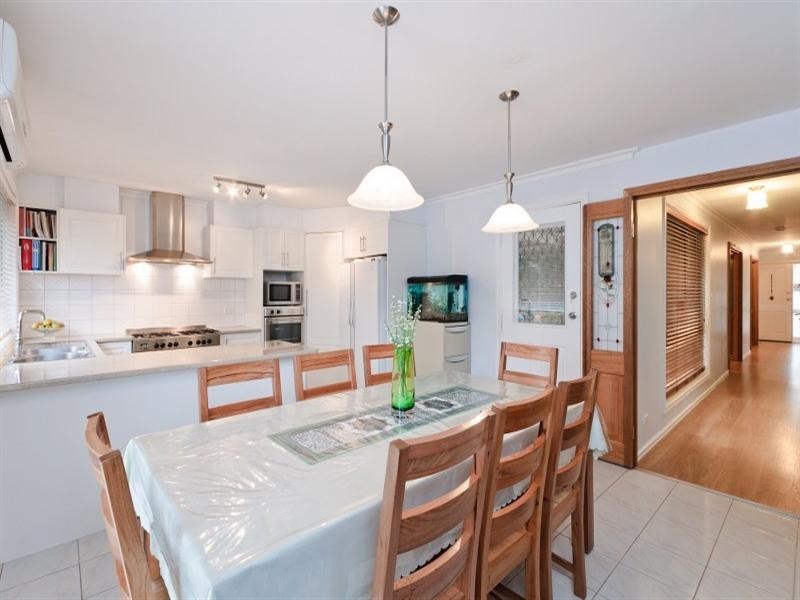 3 Sutherland Way, Roxburgh Park VIC 3064