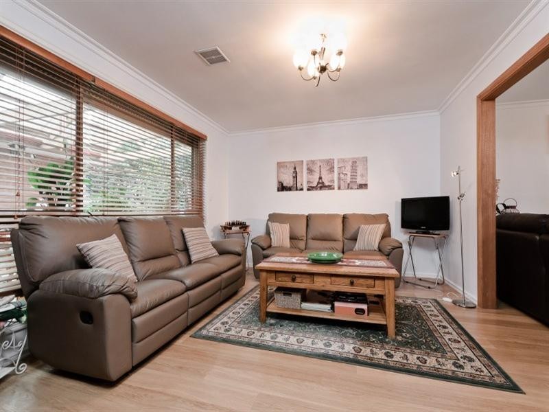 3 Sutherland Way, Roxburgh Park VIC 3064