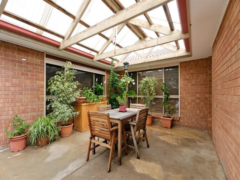 3 Sutherland Way, Roxburgh Park VIC 3064