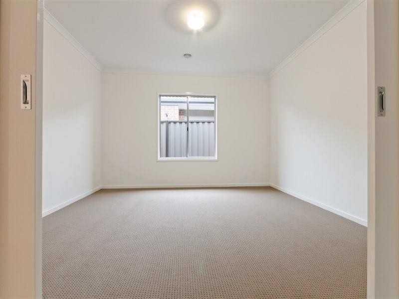 95 Biltmore Crescent, Roxburgh Park VIC 3064