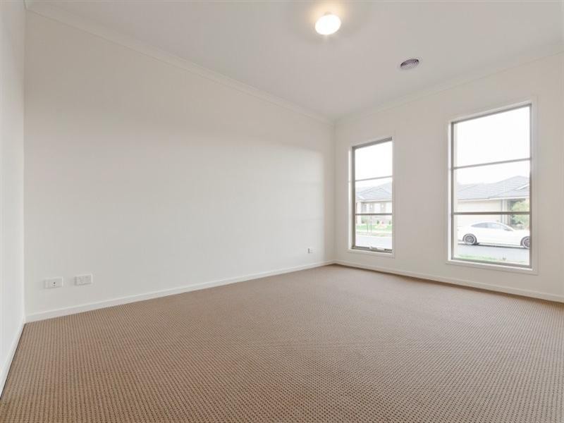 95 Biltmore Crescent, Roxburgh Park VIC 3064