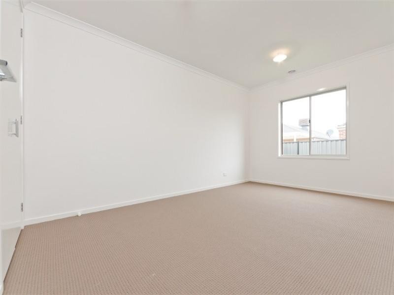 95 Biltmore Crescent, Roxburgh Park VIC 3064