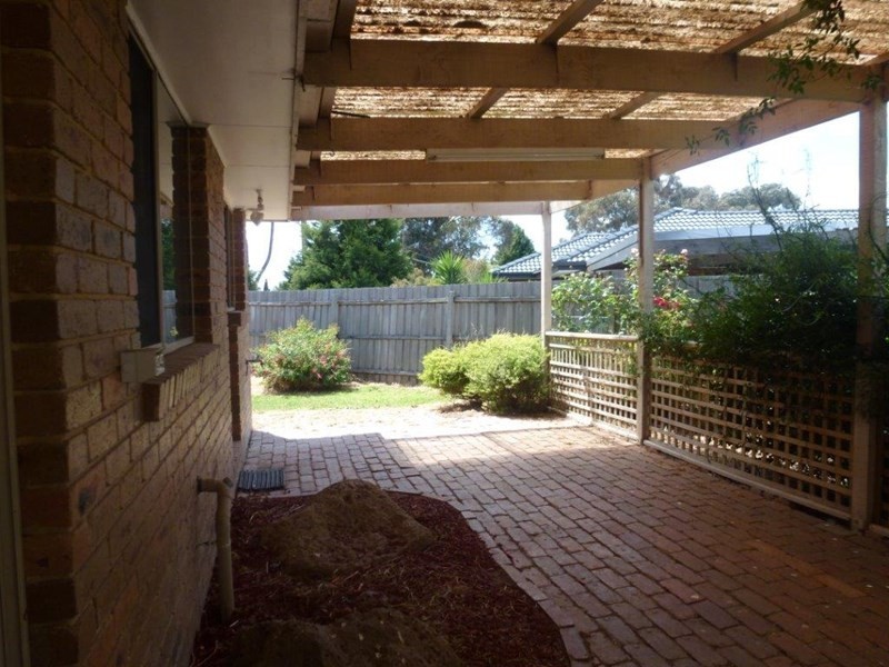 2 Lydd Court, Craigieburn VIC 3064