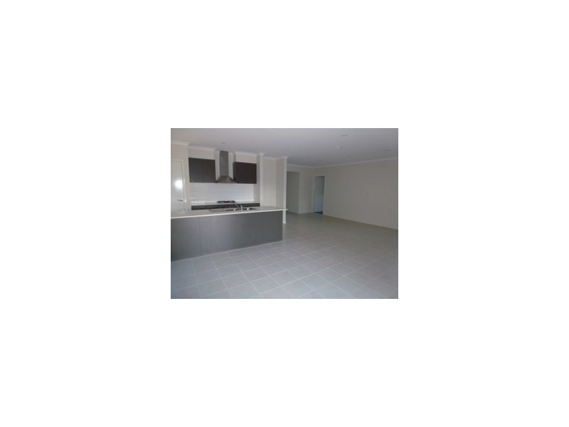 21 Oakgrove Drive, Craigieburn VIC 3064