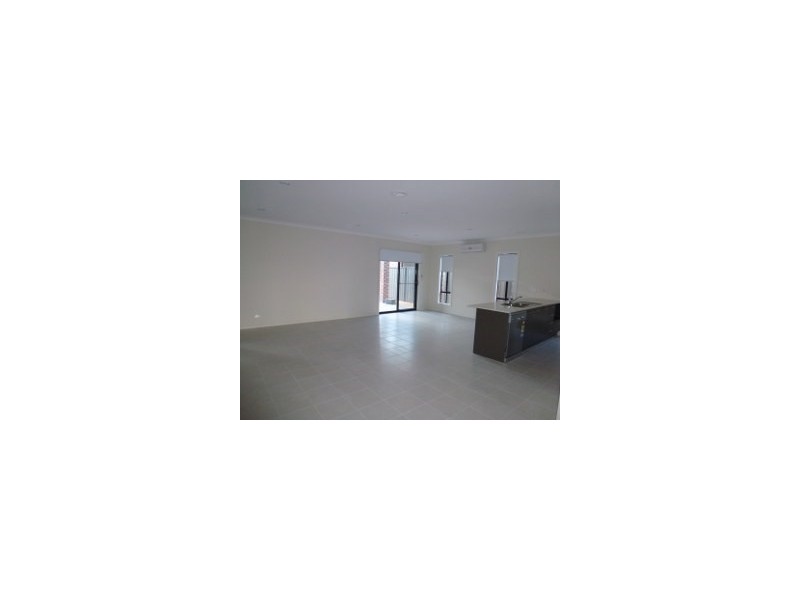 21 Oakgrove Drive, Craigieburn VIC 3064