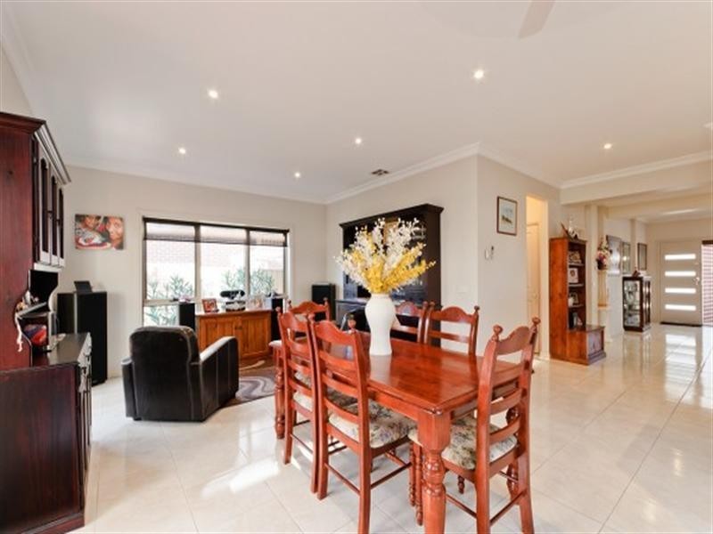 25 Long Island Circuit, Craigieburn VIC 3064