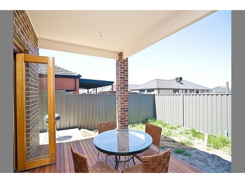 30 Mallacoota Way, Craigieburn VIC 3064