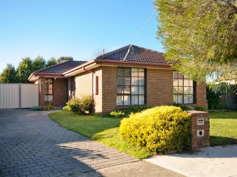 8 Ottery Court, Craigieburn VIC 3064