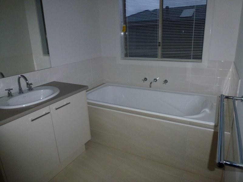 119 Moor Park Drive, Craigieburn VIC 3064