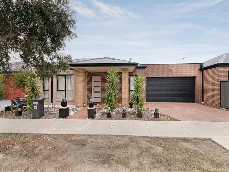 27 Dempster Drive, Craigieburn VIC 3064