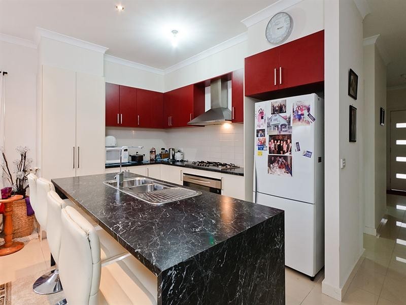 27 Dempster Drive, Craigieburn VIC 3064