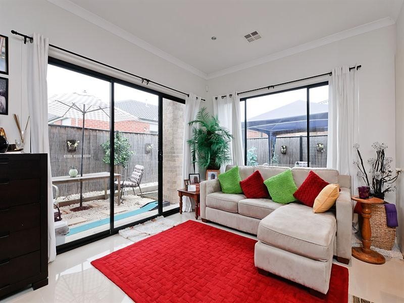 27 Dempster Drive, Craigieburn VIC 3064