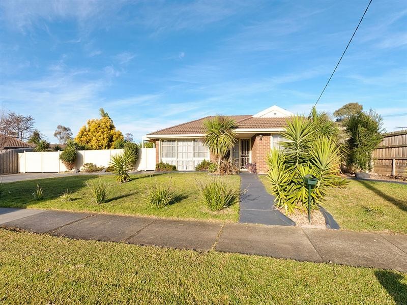 17 Axminster Drive, Craigieburn VIC 3064
