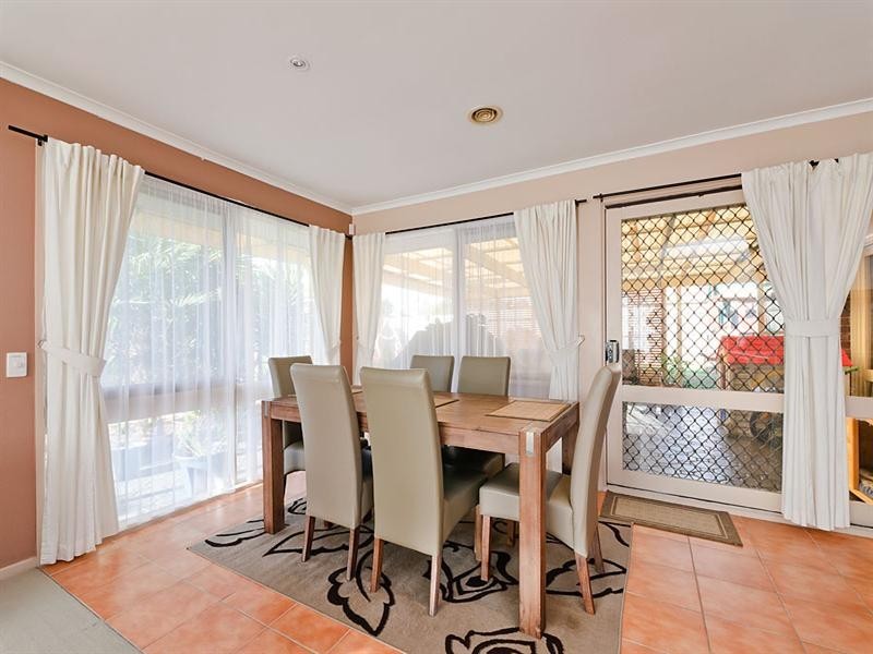17 Axminster Drive, Craigieburn VIC 3064