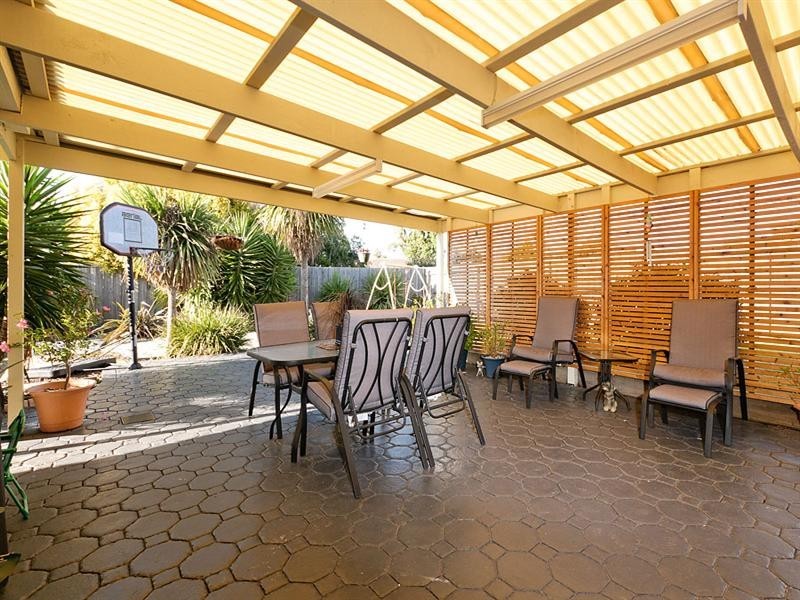 17 Axminster Drive, Craigieburn VIC 3064