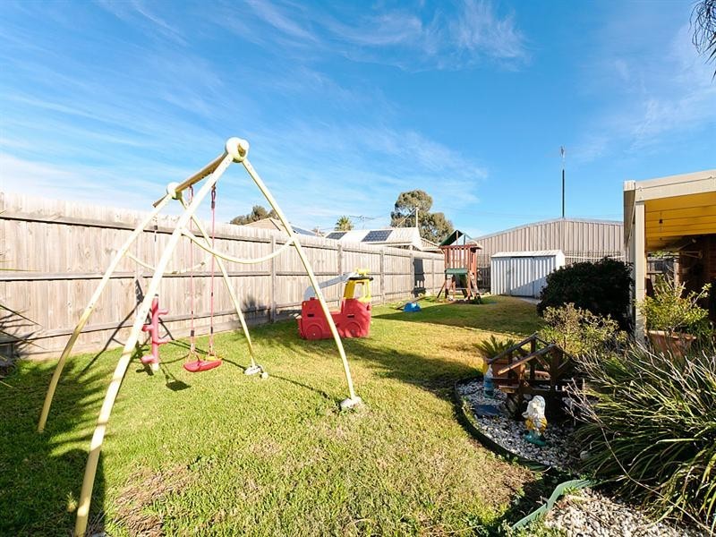 17 Axminster Drive, Craigieburn VIC 3064