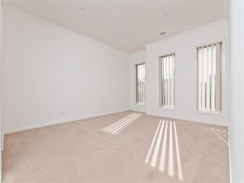 27 Kensley Circuit, Craigieburn VIC 3064