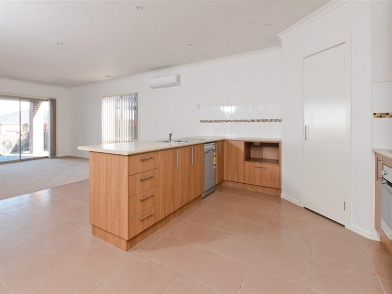 27 Kensley Circuit, Craigieburn VIC 3064